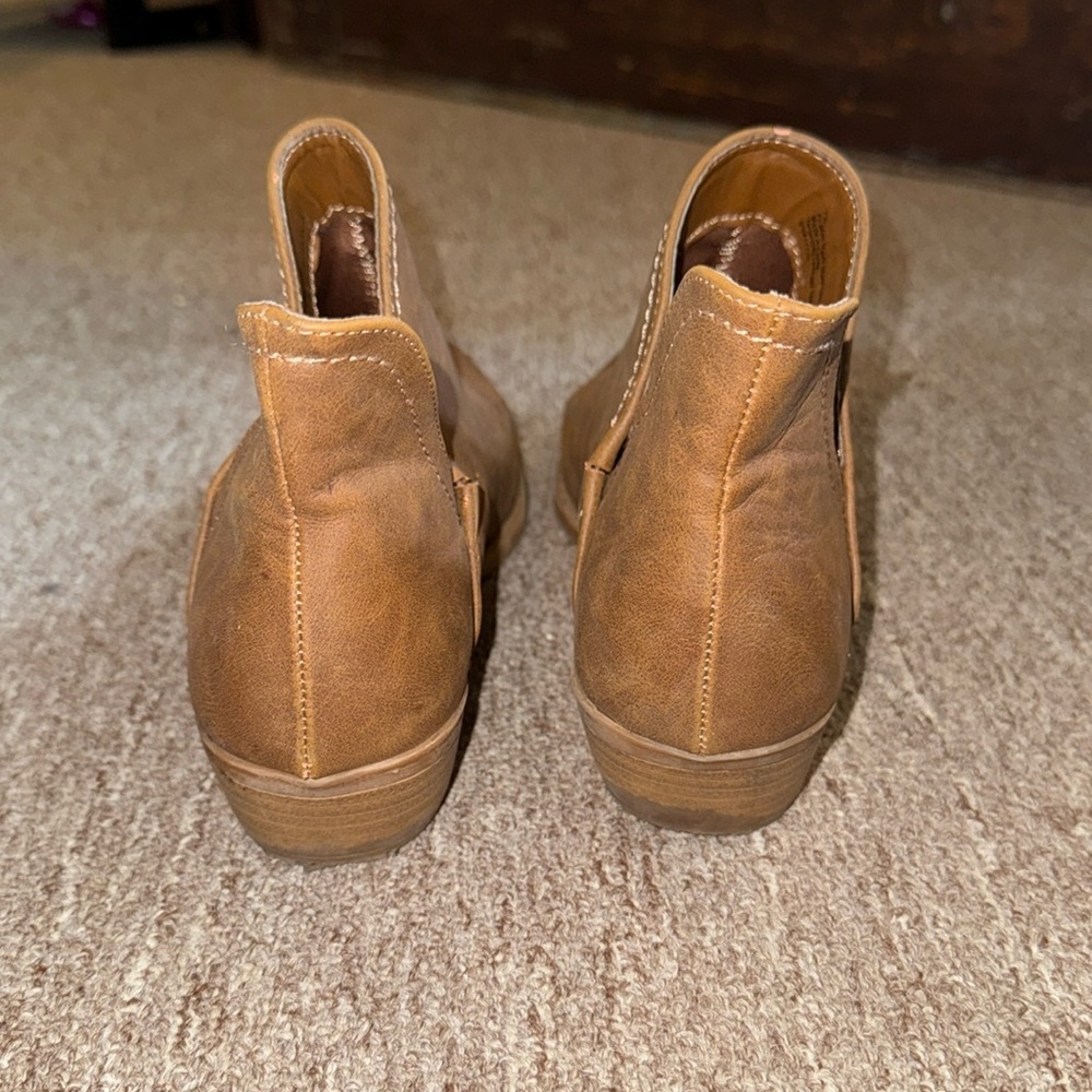 Women’s Universal Thread Brown Ankle Boots - Picture 5 of 6